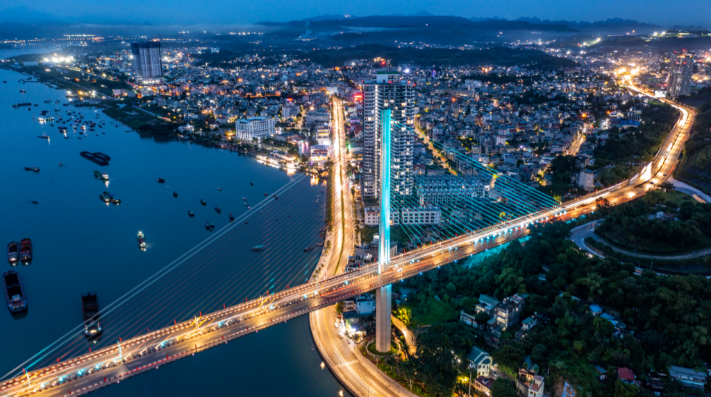 Du lịch Hạ Long bứt phá mạnh mẽ nhờ làn sóng du khách quốc tế đổ về Di sản thiên nhiên biểu tượng của Việt&nbsp;Nam